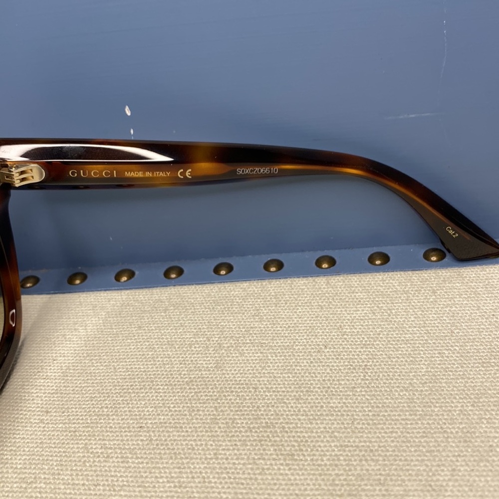 GUCCI Havana Butterfly Ladies Sunglasses
GG0208S 002 49 - Picture 14 of 16